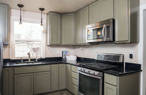 Central - Terry House | Charming 3 bedroom Midtown Cottage