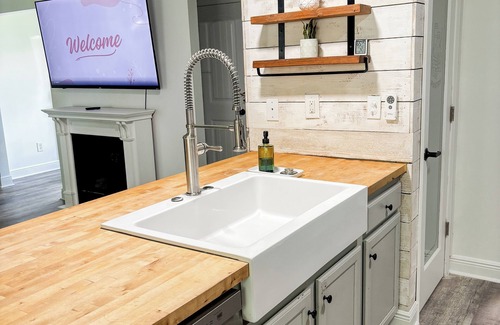 River Trace House | Charming 3-bedroom minutes from OWA
