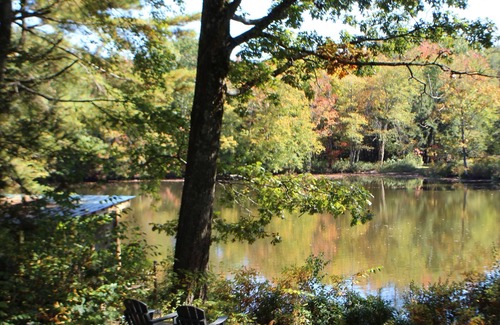 East Hartland House | Charming 3-bedroom Modern cottage with lakeside views
