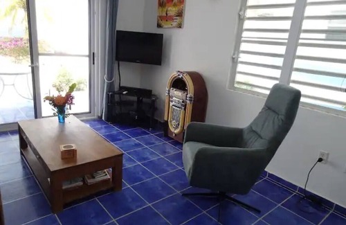 Sabana Westpunt House | Charming 3 Bedroom Oceanfront Bungalow with WiFi and AC in Westpunt