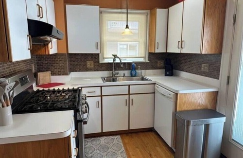 Cleveland House | Charming 3-Bedroom Pet-Friendly Home by Lake Erie