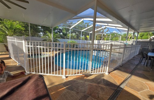 Citrus Park House | Charming 3-bedroom pool house with AC, WiFi in pleasant Tampa