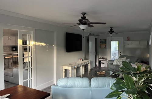 Lake Park House | Charming 3-bedroom pool house in Lake Park Naples with AC and WiFi