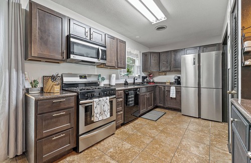 Jonesboro Other | Charming 3-bedroom ranch house with WiFi, AC in amazing Valley View Jonesboro