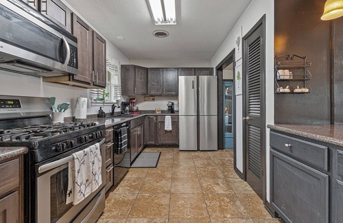 Jonesboro Other | Charming 3-bedroom ranch house with WiFi, AC in amazing Valley View Jonesboro