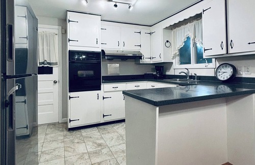Montville House | Charming 3-bedroom ranch 1 minute from Mohegan Sun.