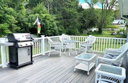 Montville House | Charming 3-bedroom ranch 1 minute from Mohegan Sun.