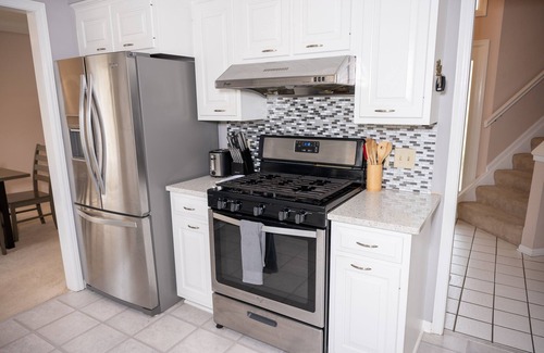Hudson House | Charming 3-Bedroom Rental for Your Escape