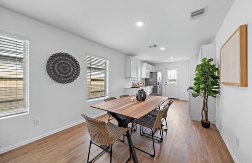 Highlands House | Charming 3-Bedroom Retreat in Baytown