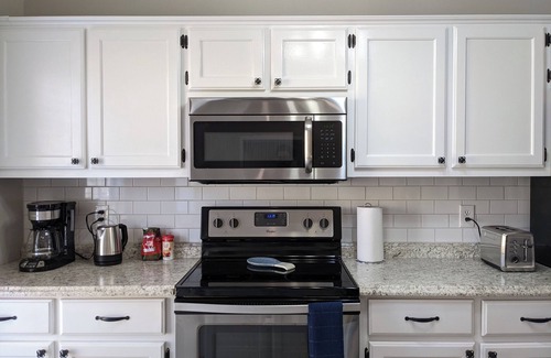 Jackson House | Charming 3-Bedroom Retreat with Fenced Yard & Fire Pit in North Jackson