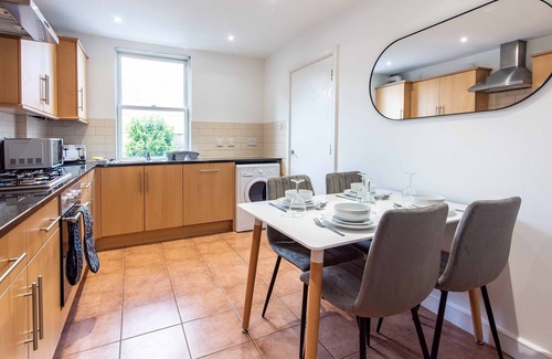 Winsford Apartment | Charming 3-Bedroom Semi-Detached Home with Driveway for One Car