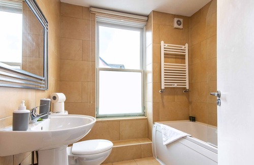 Winsford Apartment | Charming 3-Bedroom Semi-Detached Home with Driveway for One Car