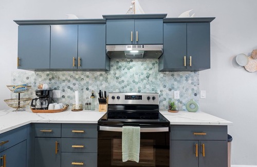 Vamo House | Charming 3-bedroom South Sarasota Home Fully Remodeled! Close to Everything!
