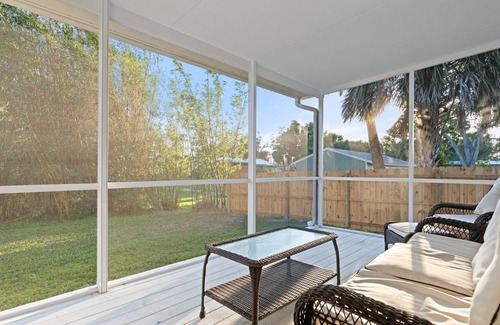 Vamo House | Charming 3-bedroom South Sarasota Home Fully Remodeled! Close to Everything!