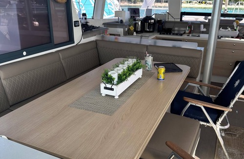 Philipsburg Boat Rental | Charming 3-bedroom 3-bath yacht w/sundecks, AC and WiFi in amazing Philipsburg