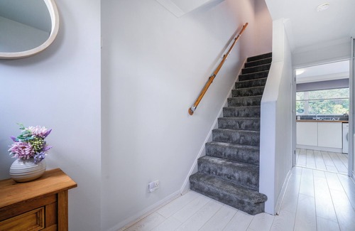 Stevenage House | Charming 3-Bedroom Townhouse with Coastal Elegance