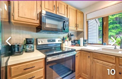 Bristol House | Charming 3-bedroom townhome in fabulous Bristol/Alexandria closeto Newfound Lake