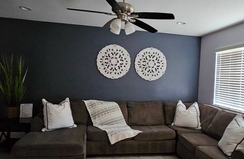 Southwestern Sacramento House | Charming 3-bedroom townhome in delightful South Sacramento with AC, WiFi