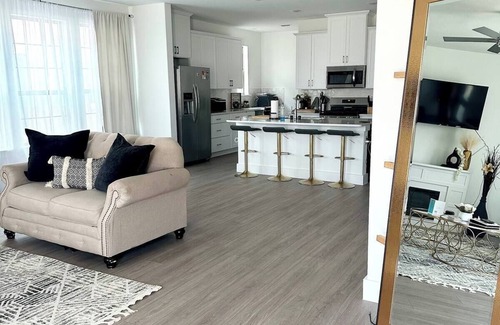 Crowley House | Charming 3 bedroom TH w/WiFi, AC in lovely Crowley, near Fort Worth.