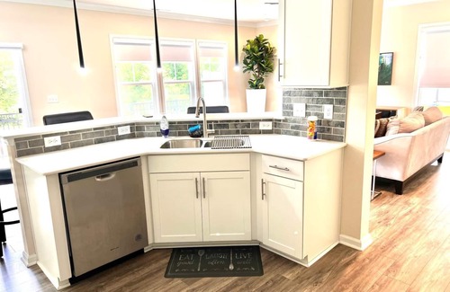 Charlotte House | Charming 3-bedroom townhome with WiFi, fitness room in brilliant Charlotte