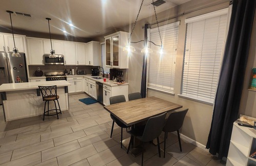 Roseville House | Charming 3-bedroom townhome with AC, WiFi in tranquil Roseville