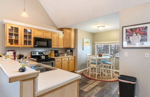 Flushing Township House | Charming 3-bedroom townhome 5024 Meadowbrook