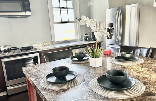 Glenwood House | Charming 3-bedroom townhome with WiFi, AC in Glenwood