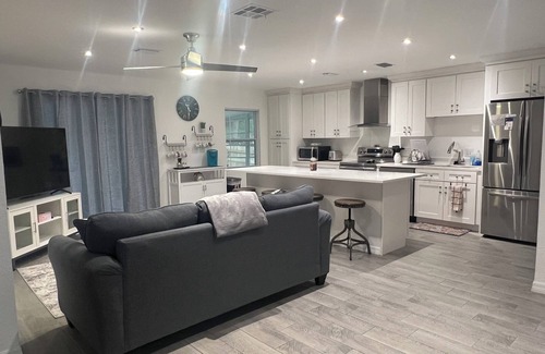 Orlando House | Charming 3-bedroom townhome with an enclosed patio in lovely Orlando.