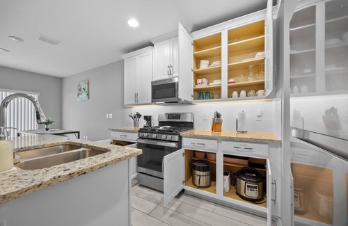 Sanford House | Charming 3-bedroom townhome in lovely Sanford