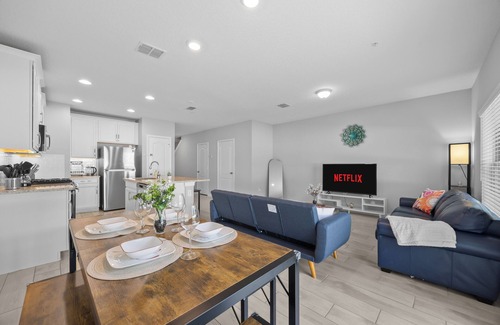 Sanford House | Charming 3-bedroom townhome in lovely Sanford