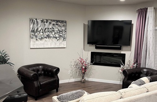 Rock Creek House | Charming 3-bedroom townhome with WiFi and AC in Happy Valley!