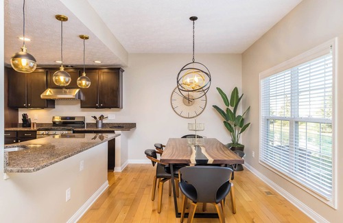 Tuttle West House | Charming 3-bedroom townhome with finished basement luxurious neighborhood Dublin