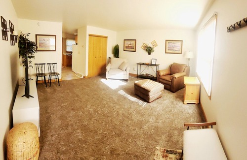 Pierre House | Charming 3-bedroom townhome with WiFi and AC in Pierre