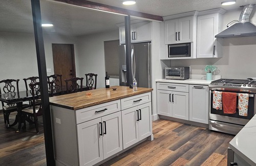 South Valley House | Charming 3-bedroom house in fabulous Albuquerque with WiFi, AC