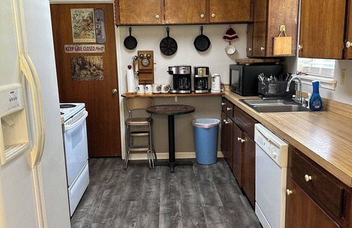 Autaugaville Cabin | Charming 3-bedroom cabin in Autaugaville with AC and Hangout Building