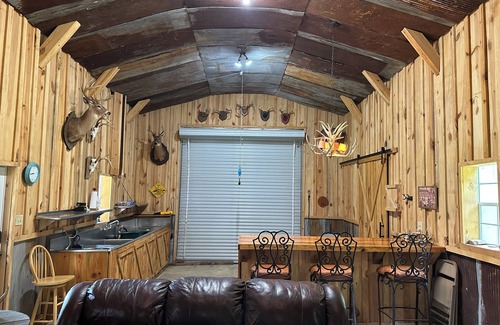 Autaugaville Cabin | Charming 3-bedroom cabin in Autaugaville with AC and Hangout Building