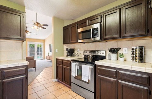 Pumpkin Center House | Charming 3-bedroom house with office, sparkling pool, full kitchen-Bakersfield