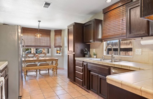 Pumpkin Center House | Charming 3-bedroom house with office, sparkling pool, full kitchen-Bakersfield