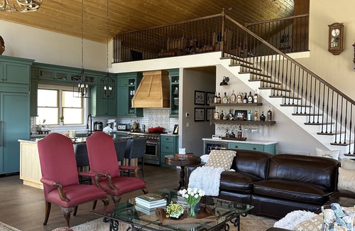 Bakersville House | Charming 3-Bedroom Cottage on 42 Acres with Mountain Views & Abundant Wildlife