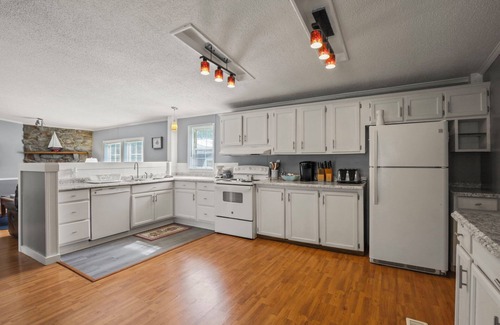 Buckeye Lake House | Charming 3-bedroom house in beautiful Buckeye Lake with Boat Dock available