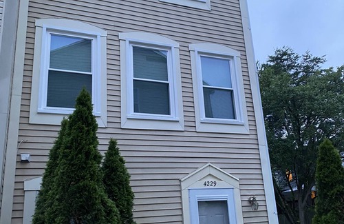 Burtonsville House | Charming 3-bedroom townhome with WiFi, AC in tranquil Burtonsville