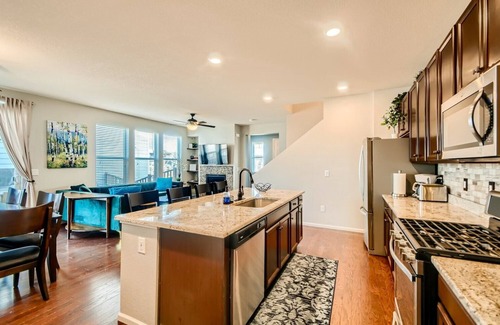 The Meadows House | Charming 3-bedroom house with 2 offices, AC and WiFi in welcoming Castle Rock
