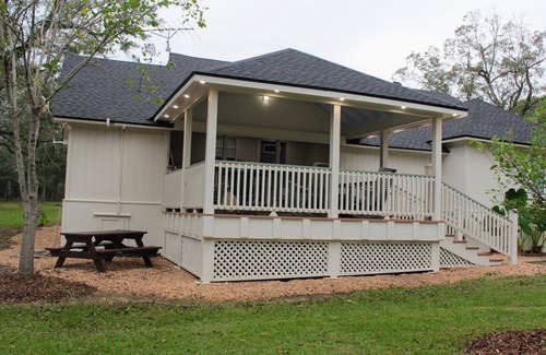 Wakefield House | Charming 3-bedroom home in Centreville, MS on beautiful and peaceful landscape.