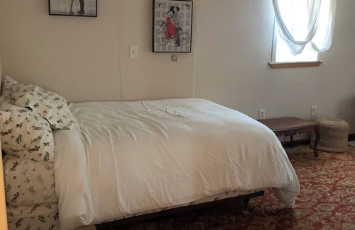 Crystal City House | Charming 3-bedroom house with WiFi and AC in Crystal City, TX