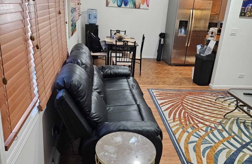 Des Plaines House | Charming 3-bedroom townhome in Pleasant Des Plaines with AC, WiFi