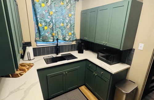 East Camden House | Charming 3-bedroom house w/WiFi, close to Highland Industrial Park- East Camden