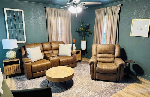 East Camden House | Charming 3-bedroom house w/WiFi, close to Highland Industrial Park- East Camden