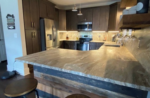 Gainesville Cottage | Charming 3-bedroom Lake Cottage with Private Dock & Pet Friendly.