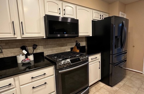Gaithersburg House | Charming 3-bedroom family friendly townhome with AC and WiFi in Gaithersburg