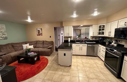 Gaithersburg House | Charming 3-bedroom family friendly townhome with AC and WiFi in Gaithersburg
